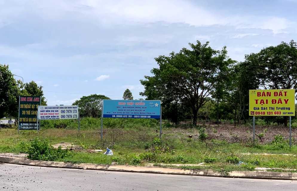 Thận trọng khi mua đất nền