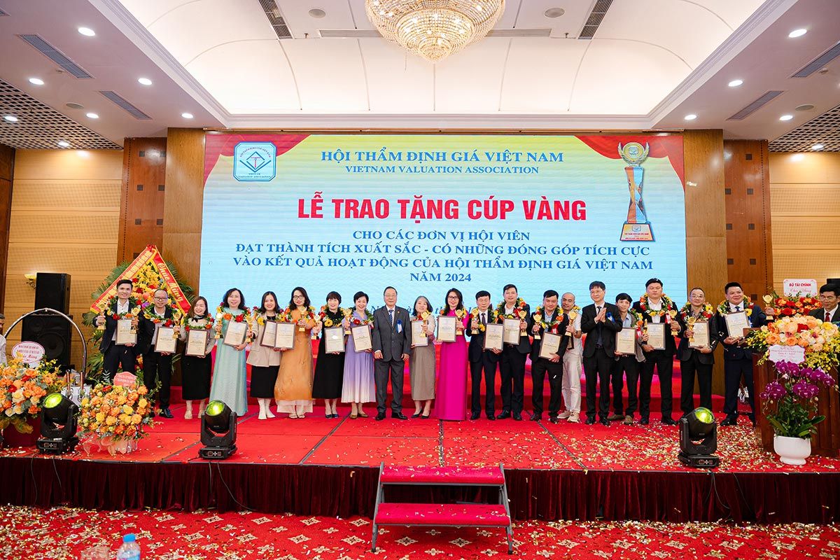 Thẩm định giá Thành Đô cup vàng thẩm định giá
