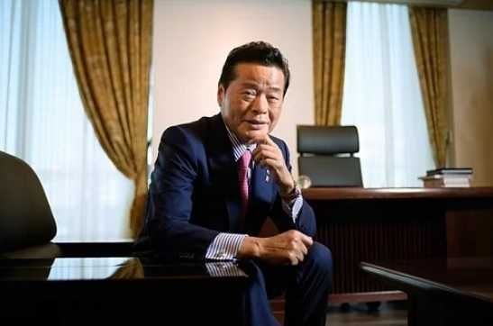 Từ lái xe tải thành tỷ phú